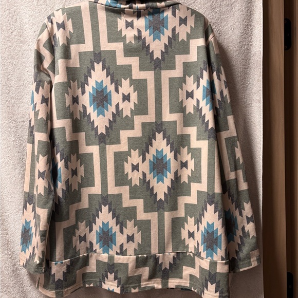 Geometric Patterned Pullover - Picture 3 of 3